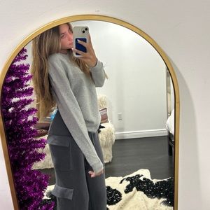 Crewneck grey sweatshirt